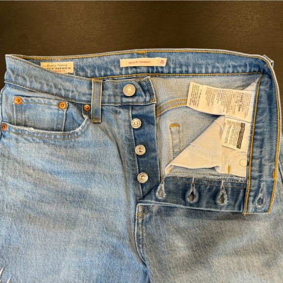 Levi's Wedgie Straight Ankle - Picture 3 of 6